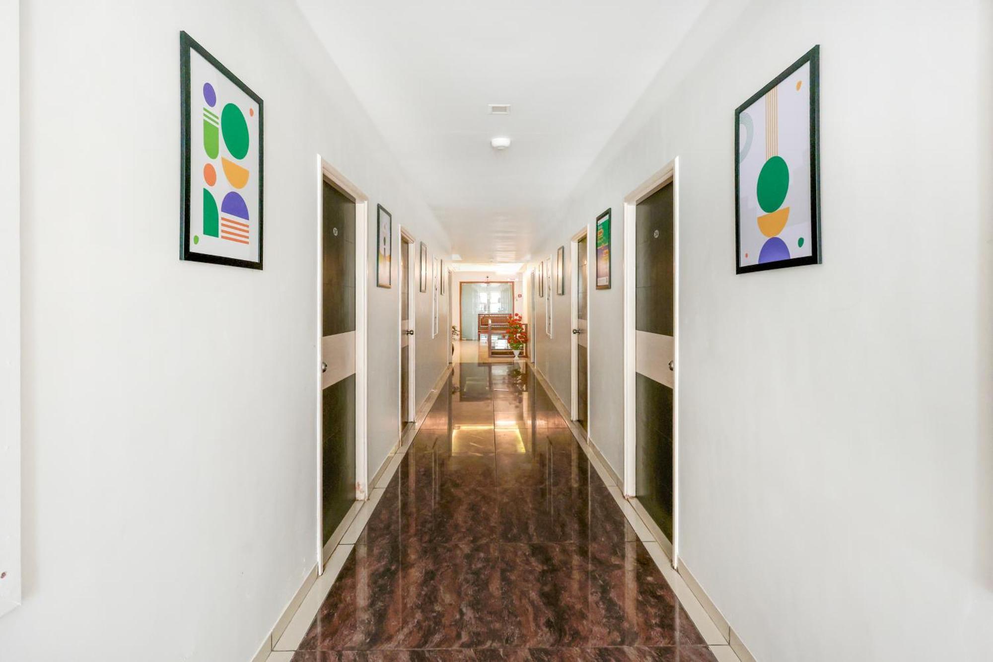 Hotel Treebo Rvg Vadódara Exteriér fotografie